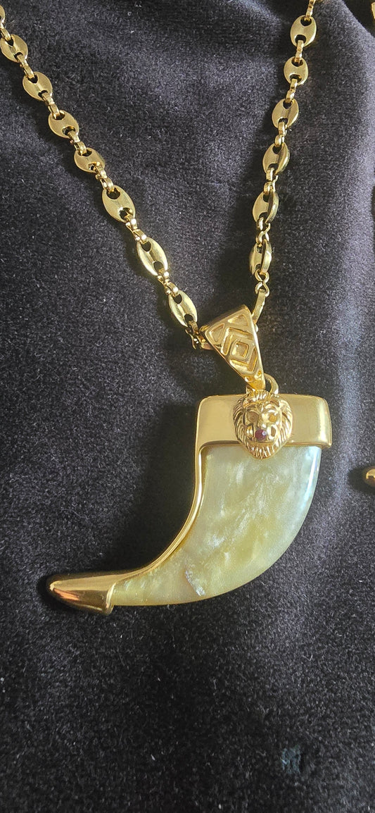 ensemble collier et  pendentif griffe de lion