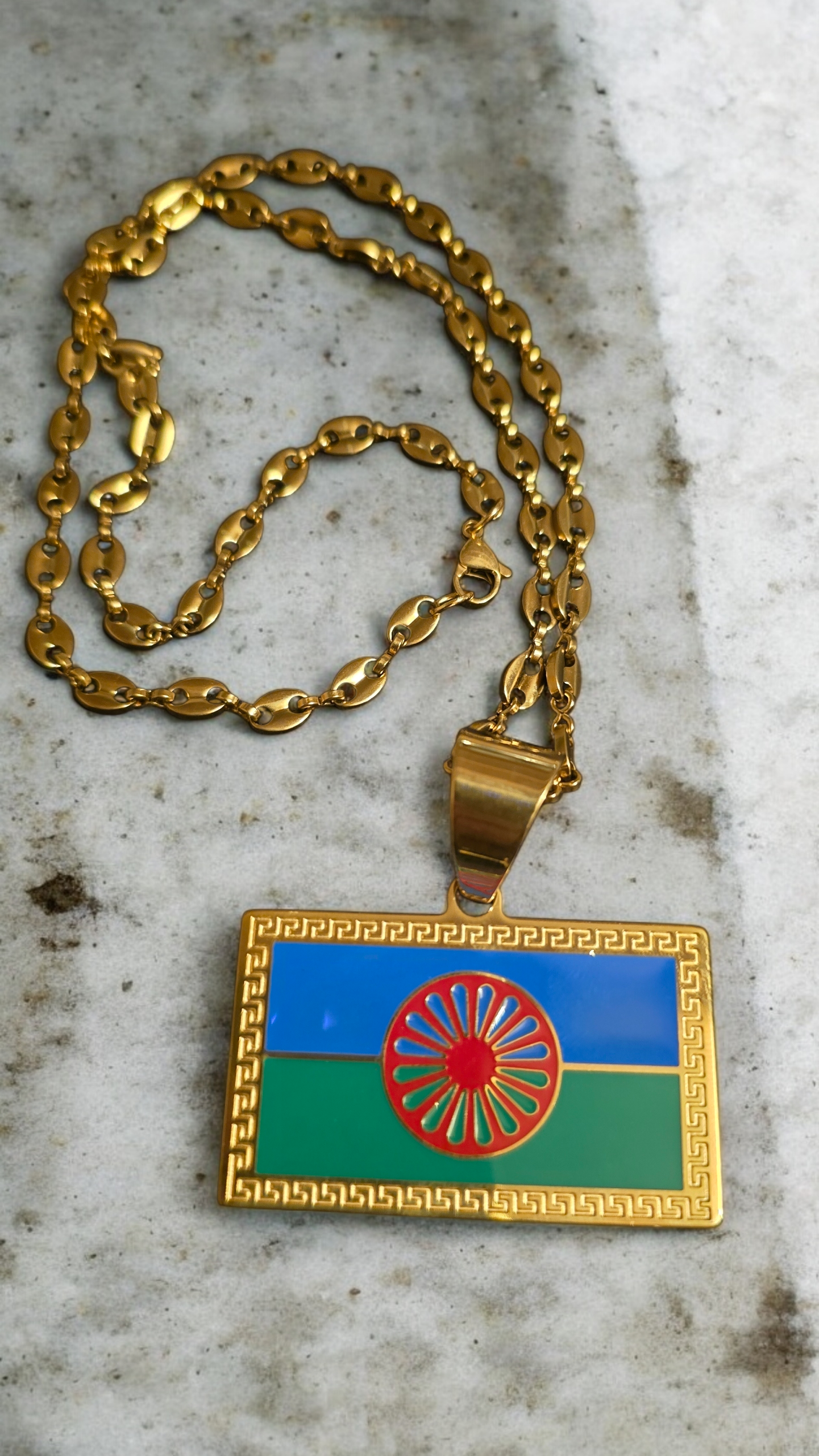 ensemble collier et pendentif drapeau voyageur
