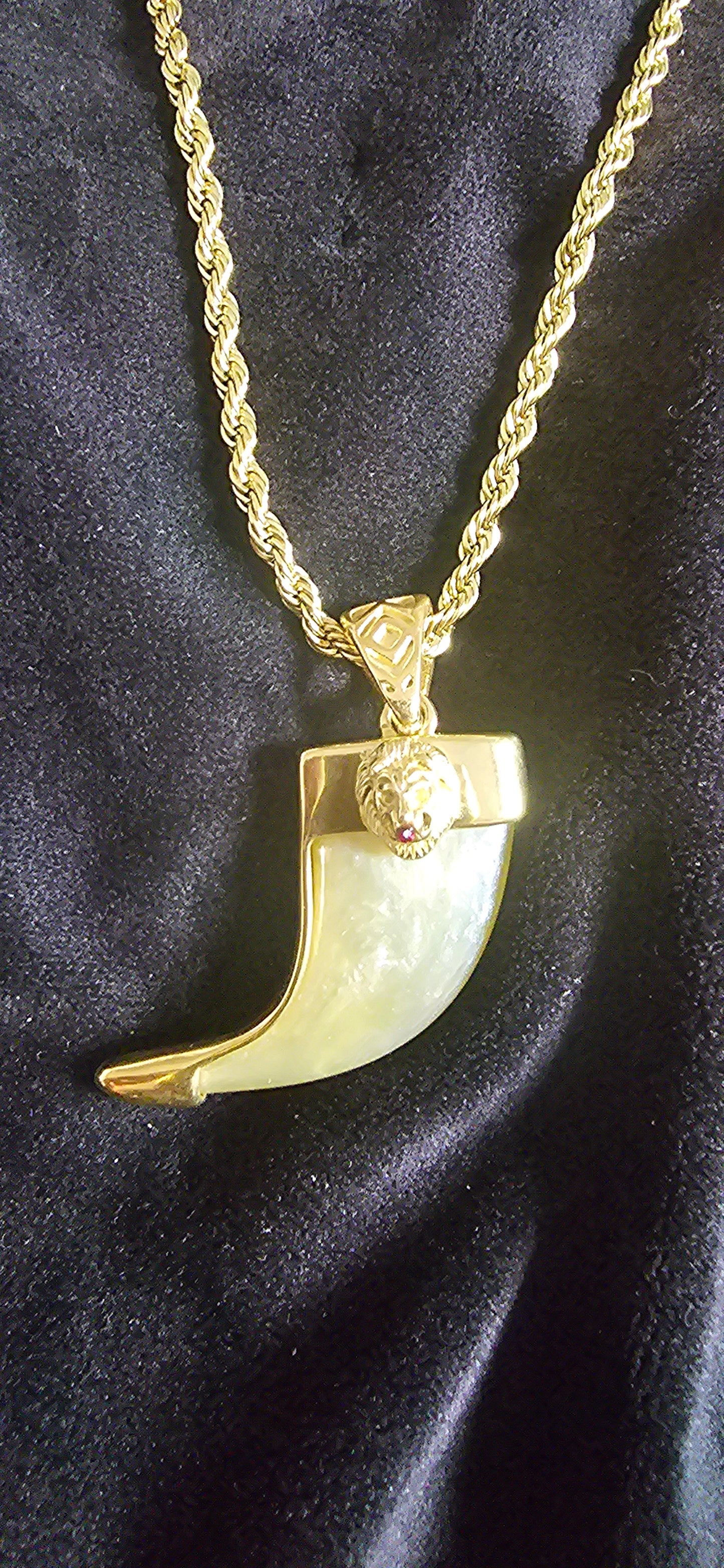 ensemble collier et pendentif griffe de lion
