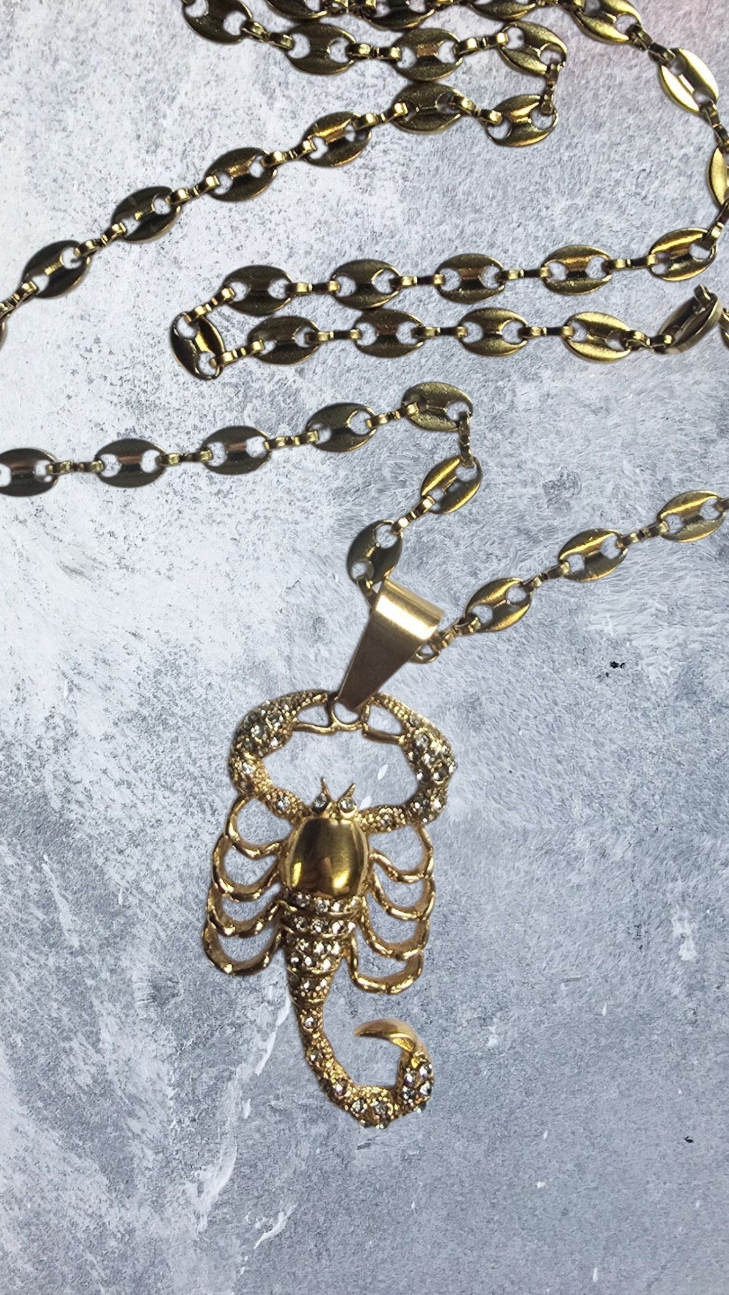 Pendentif scorpion