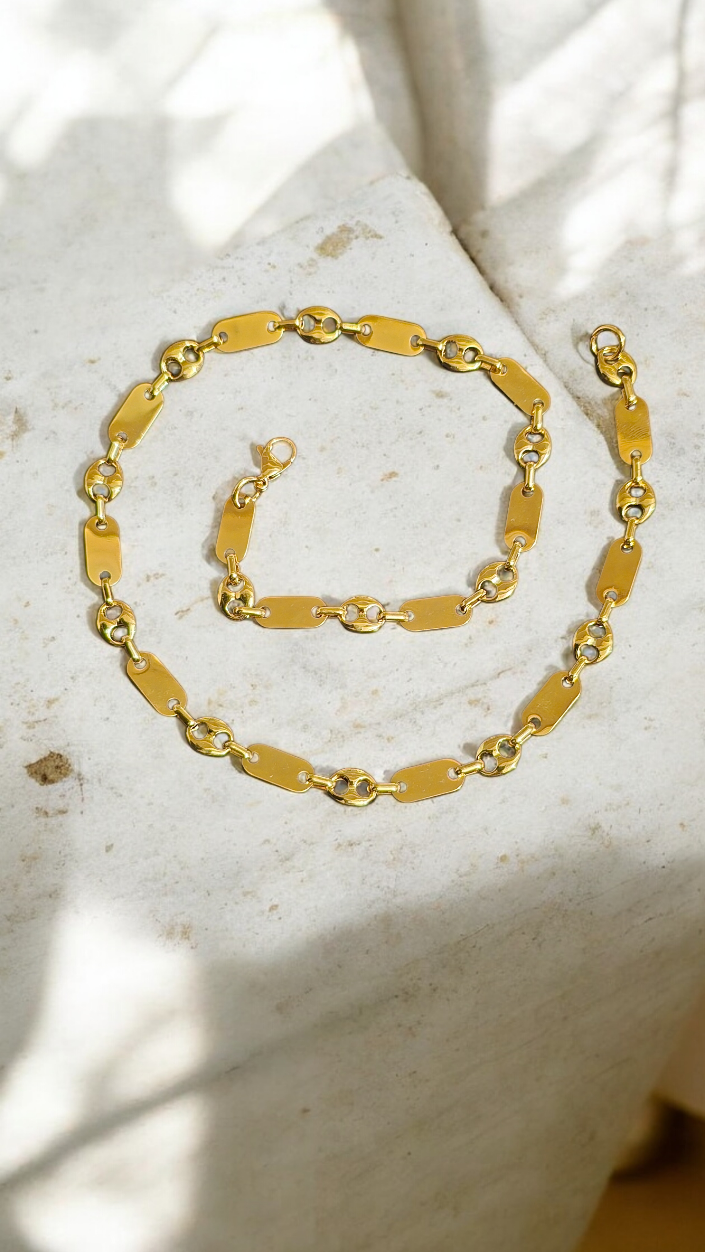 chaine givenchy d'oré