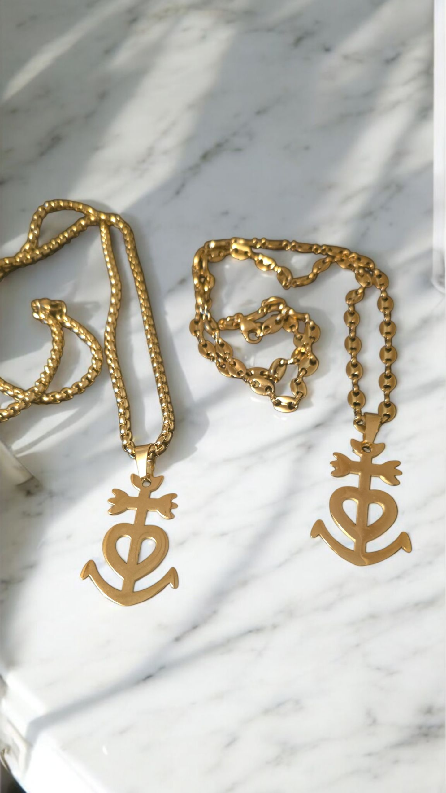 collier et pendentif croix carmague