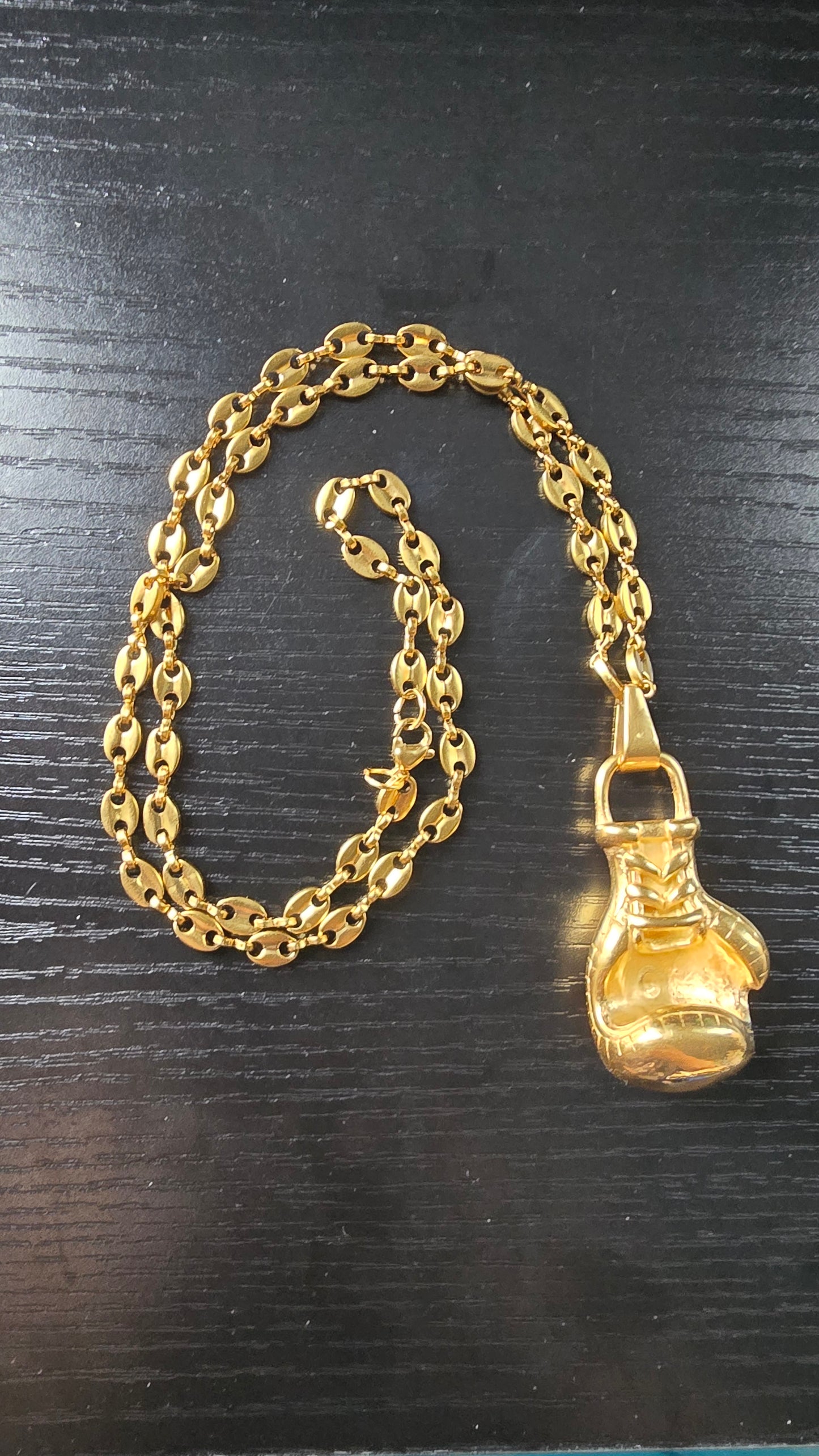 Collier gant de boxe XXL
