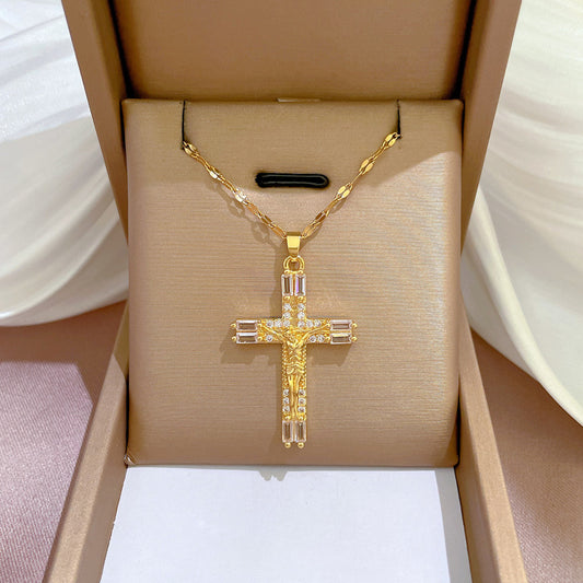 magnifique ensemble chaine et croix christ .