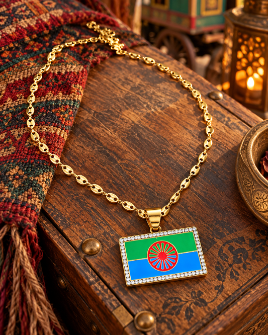 Collier Drapeau Voyageur  – Chaîne Grain de Café Dorée – Acier Inoxydable 316L