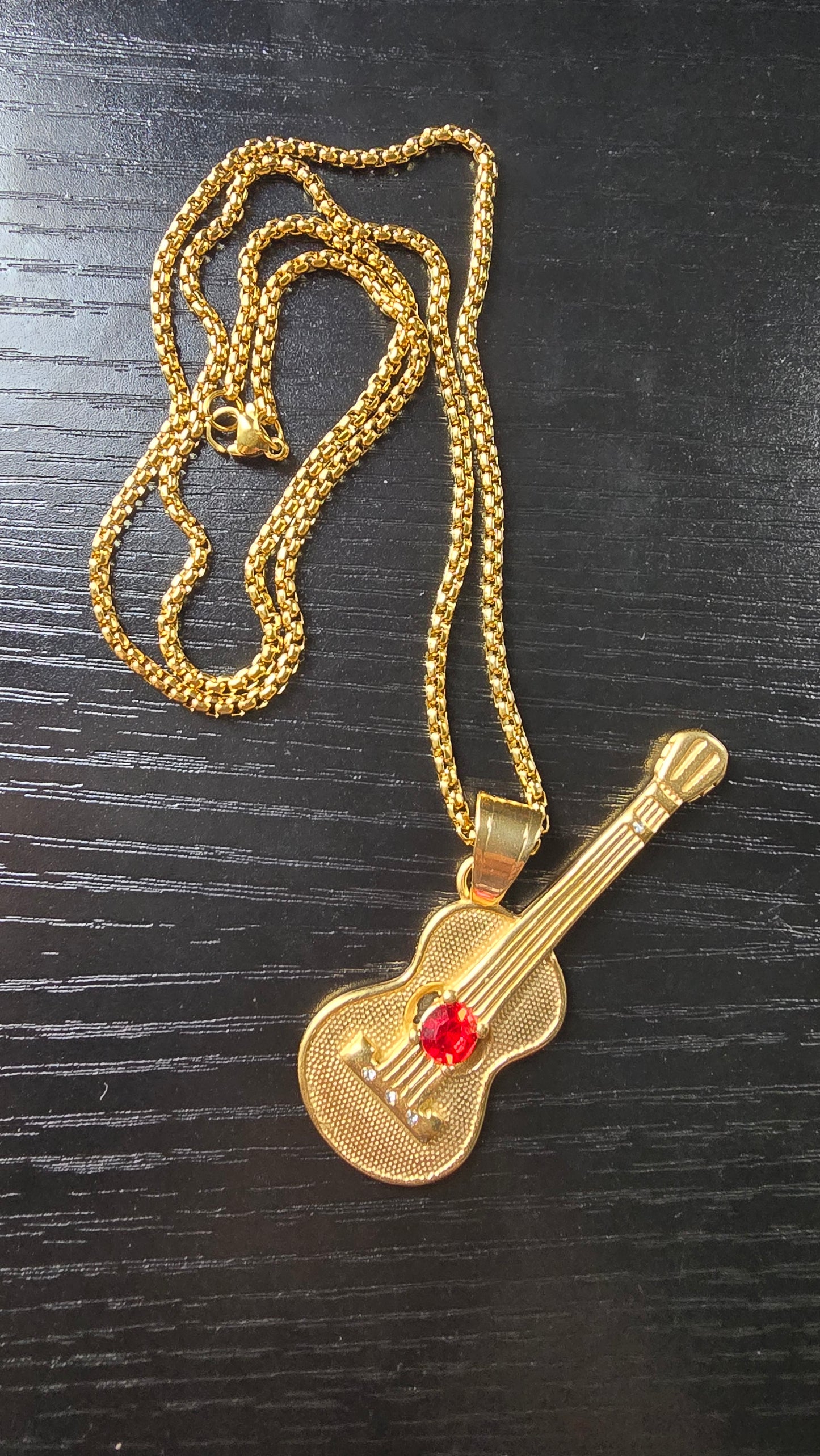 collier et pendentif guitare