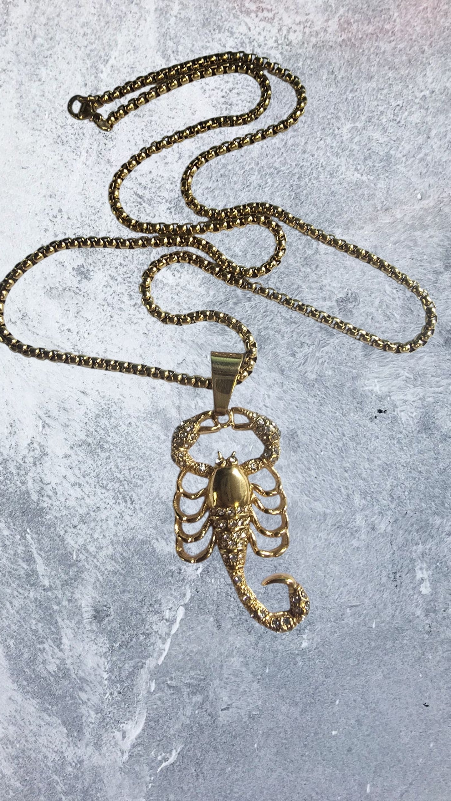 Pendentif scorpion