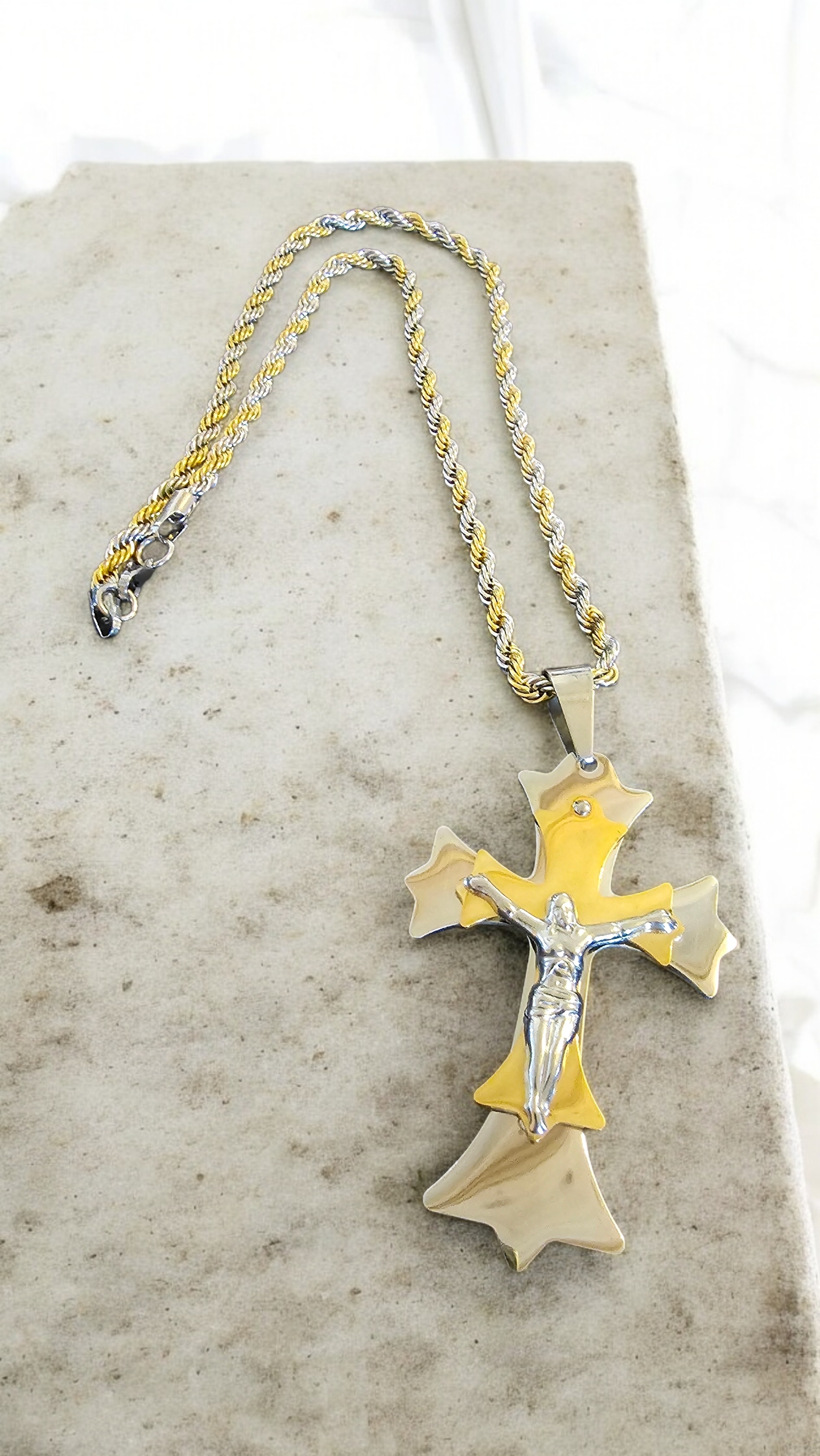 ensemble collier et  pendentif croix