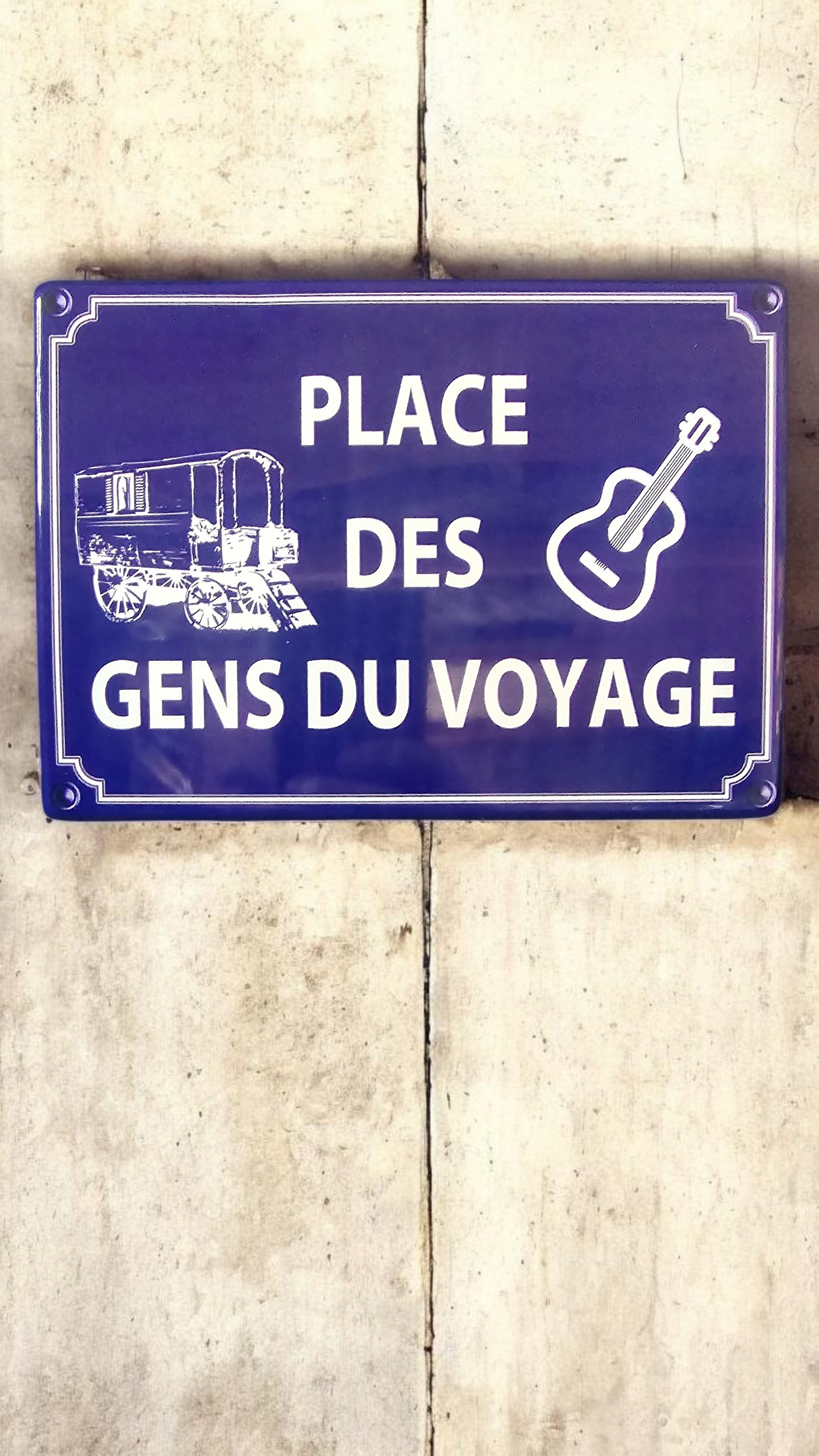 Plaque métal place des gens du voyage