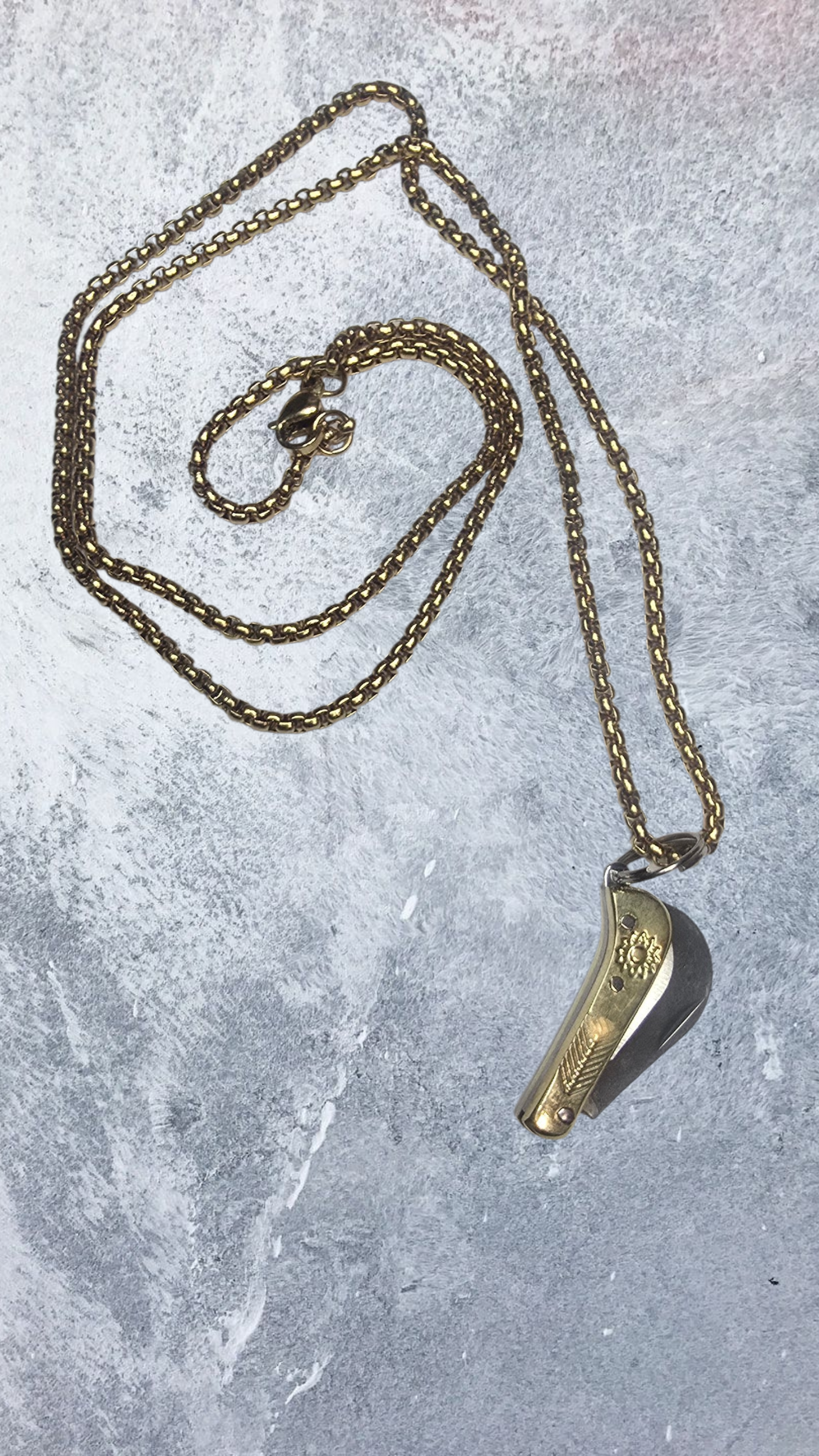 ensemble collier et pendentif serpette