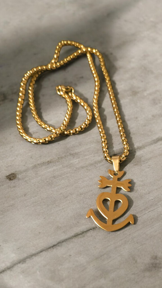 collier et pendentif  croix carmague