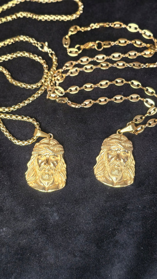 ensemble collier et  pendentif  christ