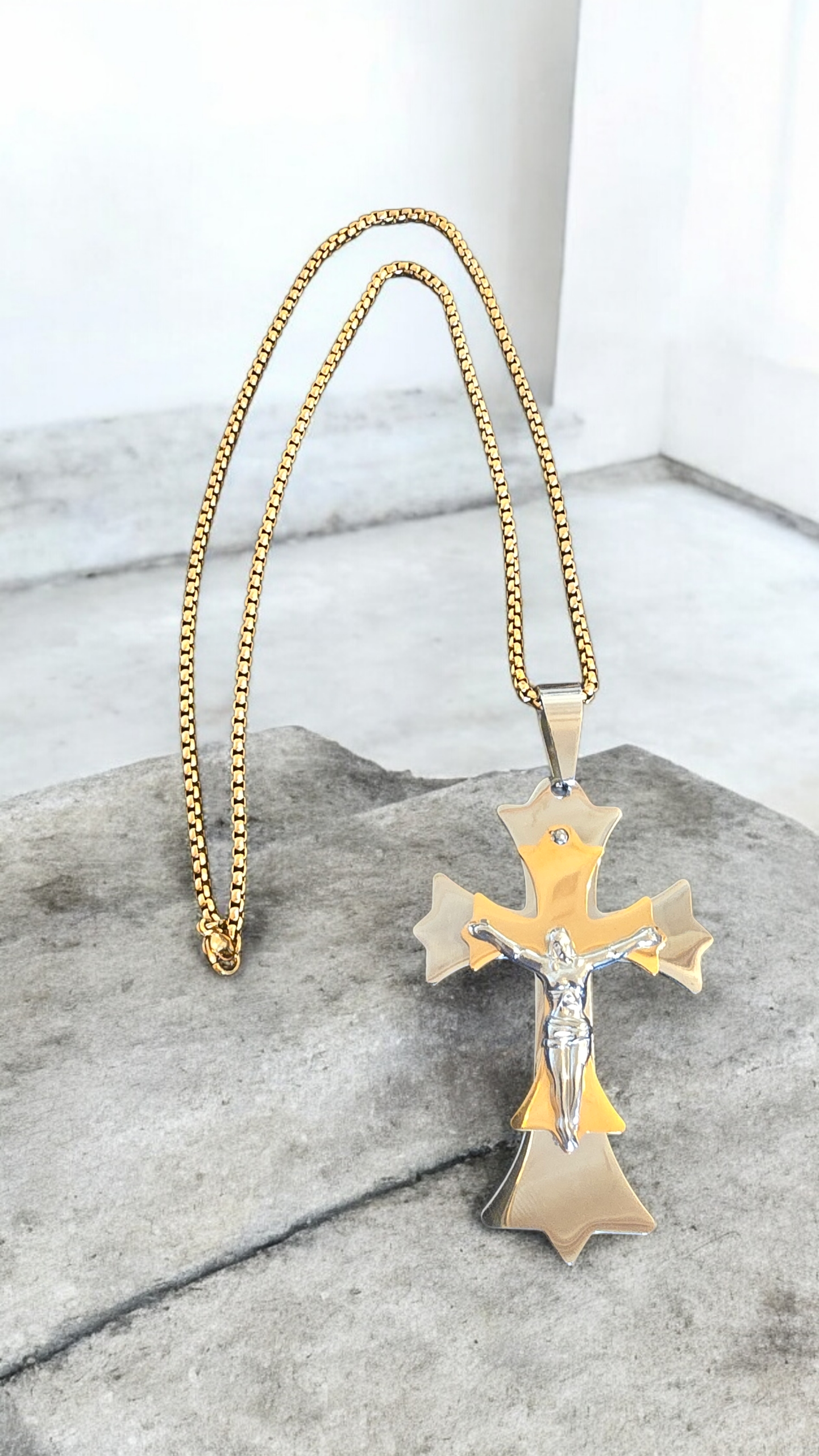 ensemble collier et  pendentif croix