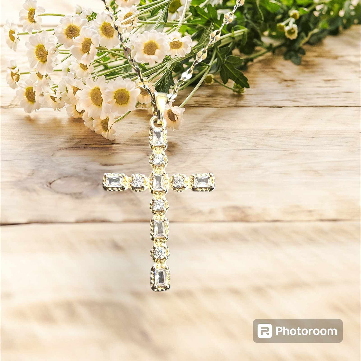magnifique ensemble chaine et croix christ .