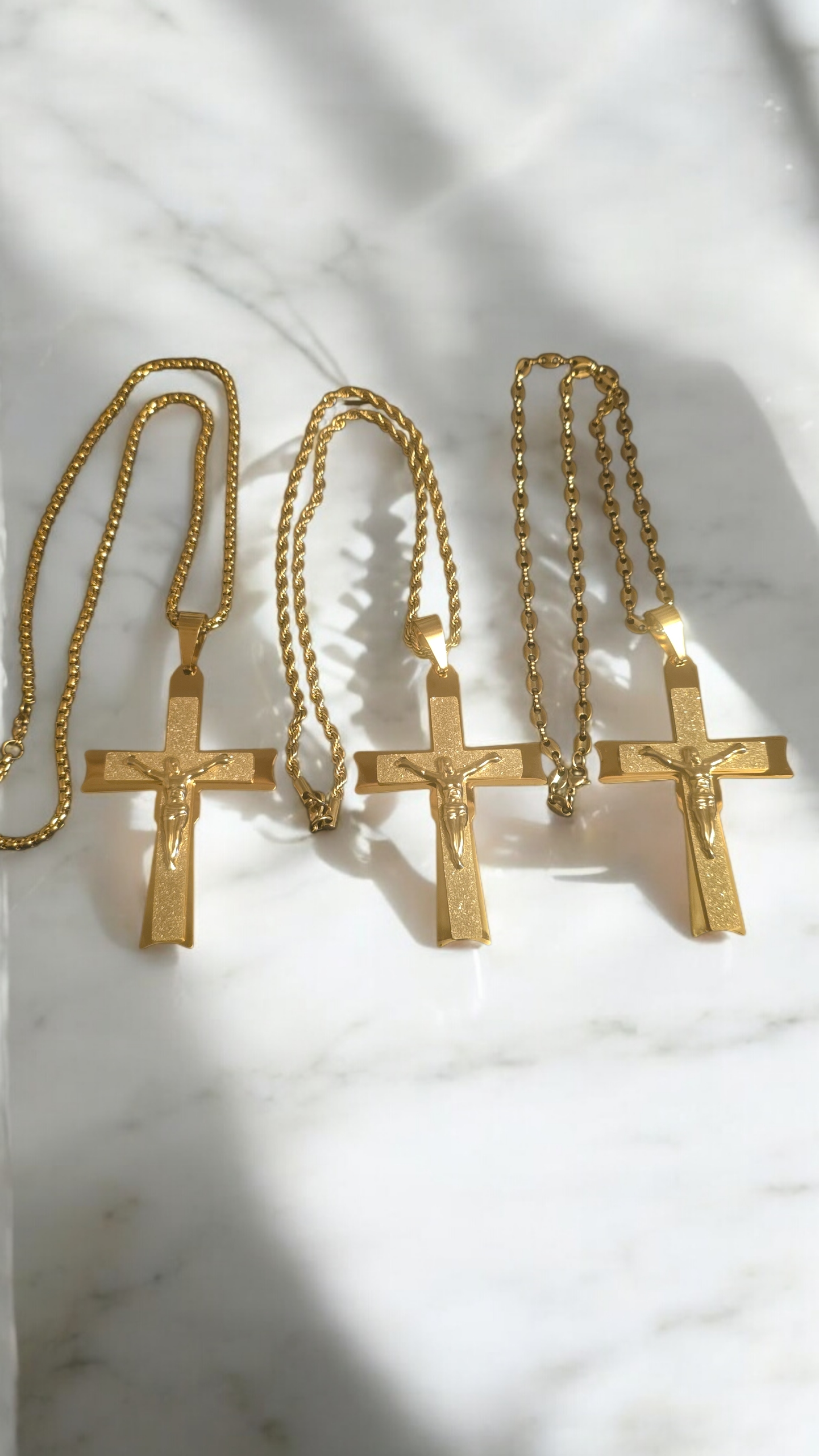 ensemble collier et  pendentif croix