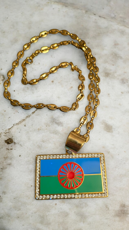 ensemble collier et  pendentif drapeau voyageur