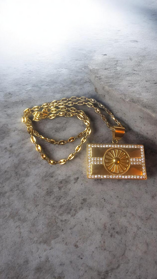 ensemble collier et  pendentif drapeau voyageur