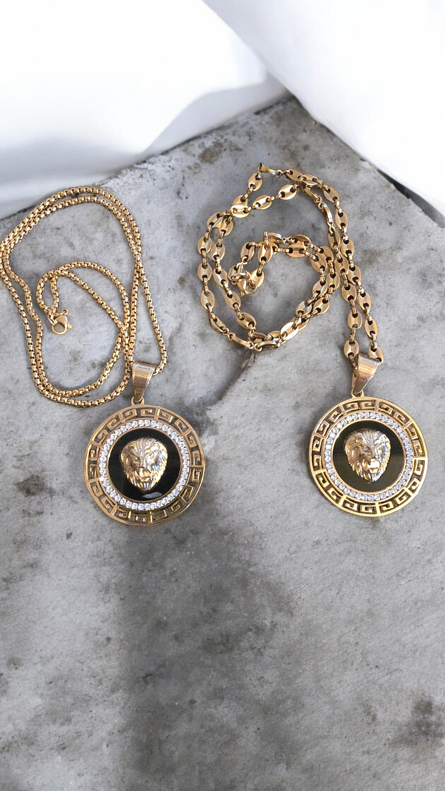 Ensemble collier et  pendentif lion